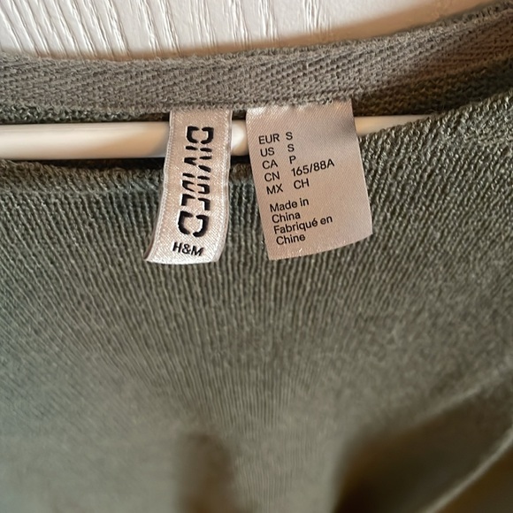 Pale green sheer top - Picture 3 of 4